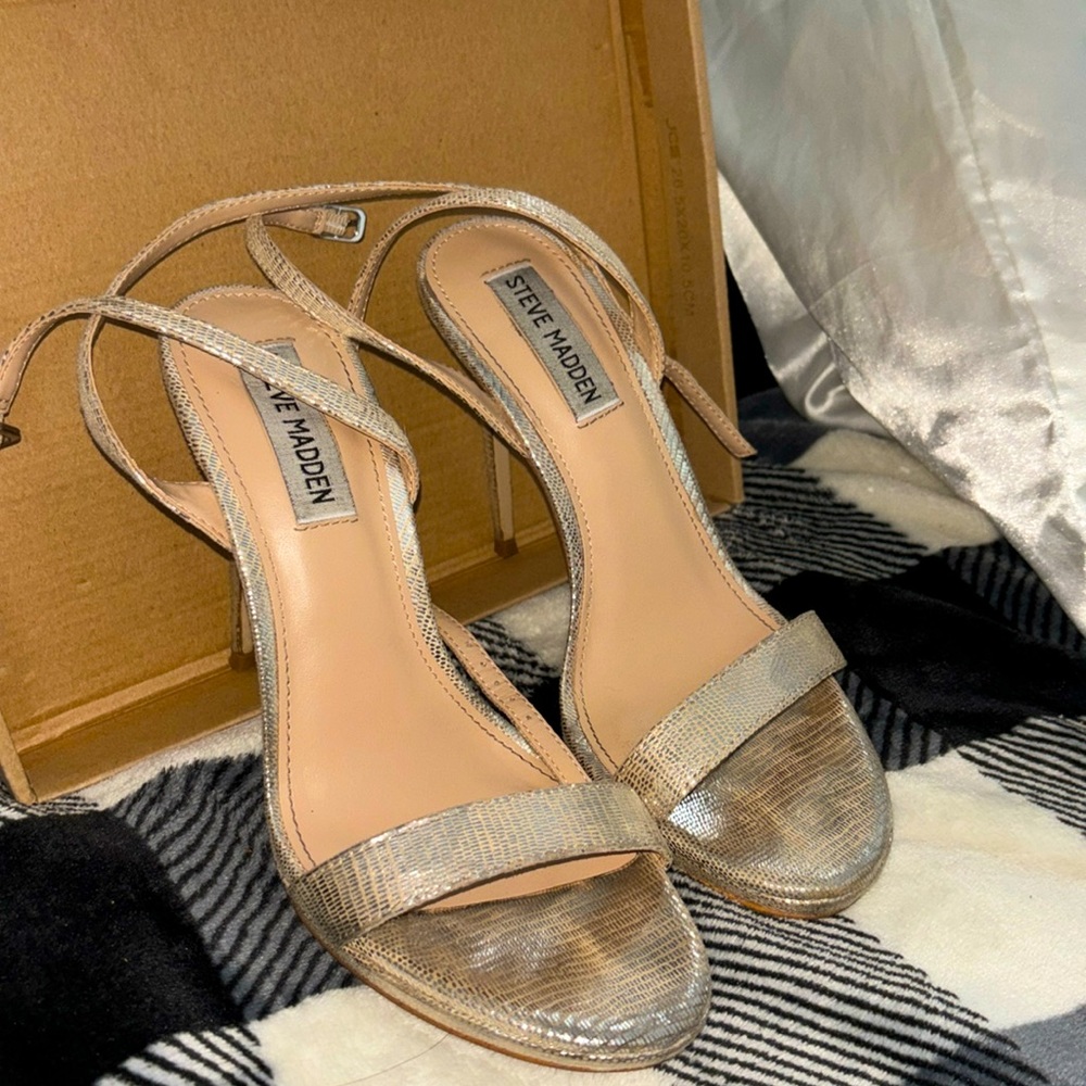 Steve Madden Waffer Platinum Heels